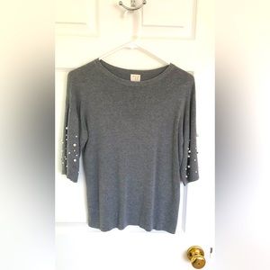 Gray sweater with pearl detail on sleeves